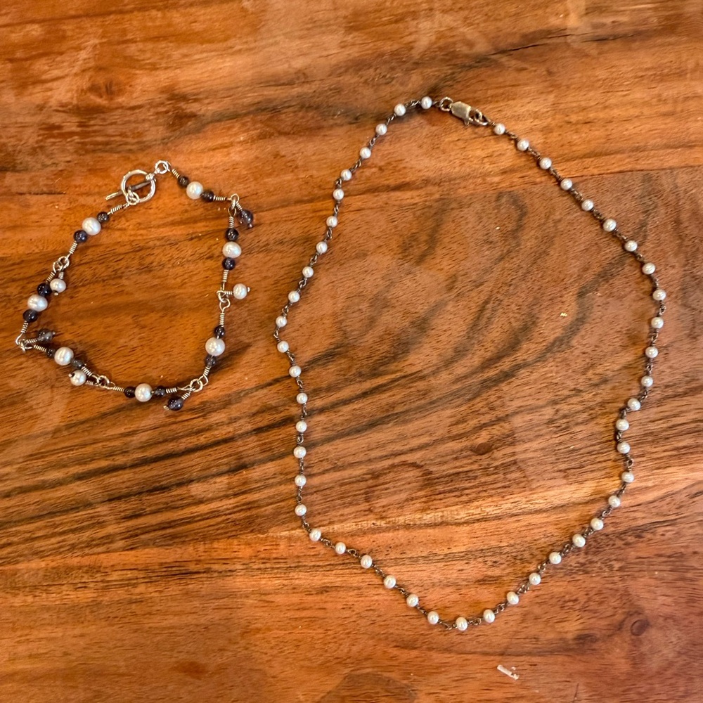 Silver wire and Pearl Beaded Jewelry Set - necklace and bracelet  with pearls